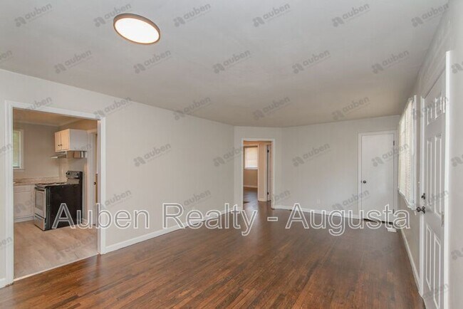 Photo - 109 Vanderbilt Cir