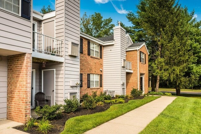 Stirling_Court_Exterior4-1500x1000