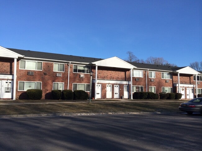 Brookwood on the Lake Apartments for Seniors