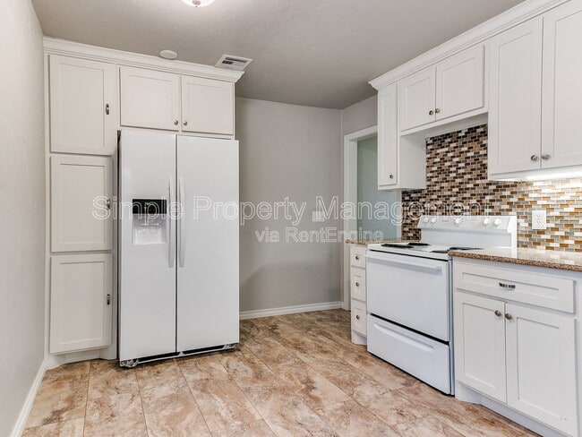 Photo - 512 W Lockheed Dr