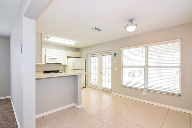 Photo - 725 Cape Cod Cir