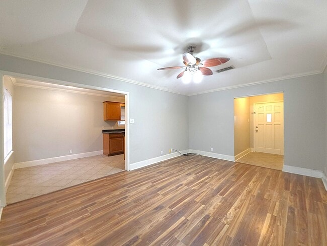 Photo - 308 Lakeview St