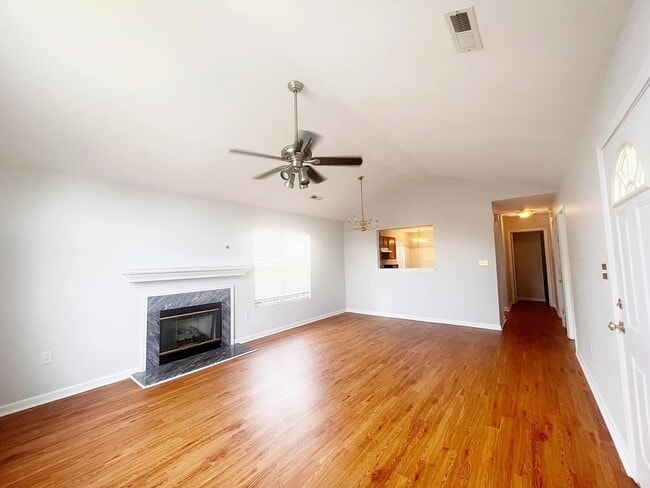 Photo - 105 Woodglen Dr