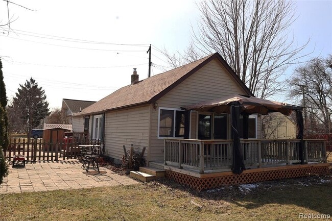 Photo - 15676 Frazho Rd