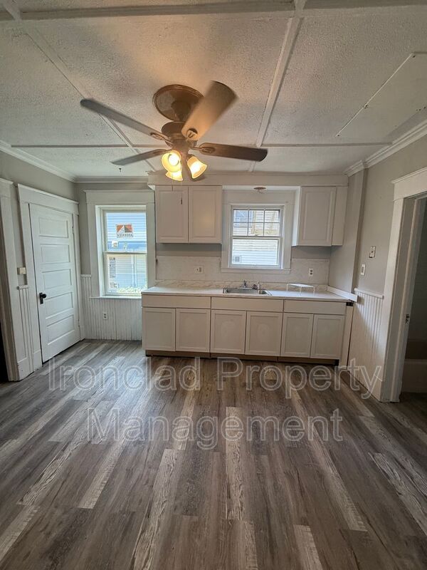 Building Photo - 424 Washington St Rental