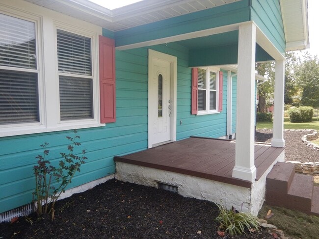 Photo - 3 Bedroom 2 Bath house on level lot. Pet Friendly