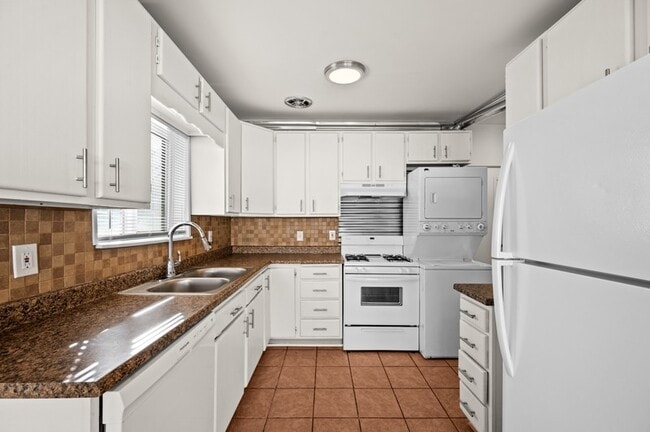 Building Photo - 2805 S Adams St Unit 2