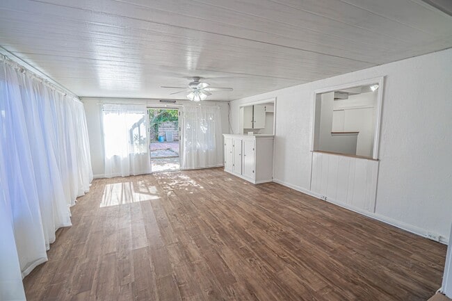 Photo - Spacious 4-Bedroom + Office Home on a Cul-de-Sac in Panorama City!