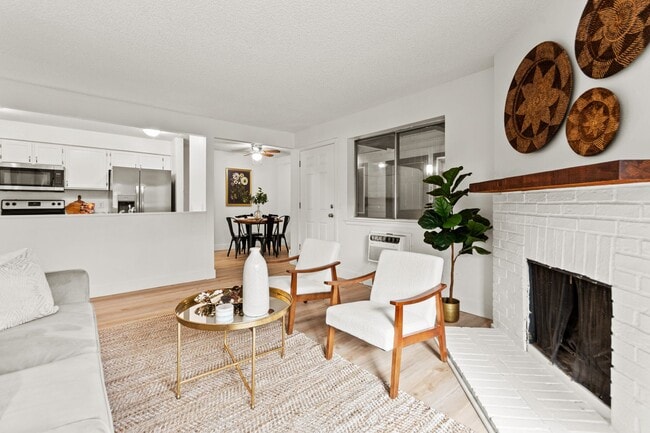 Building Photo - Huge 2 Bedroom condo right off Light Rail!