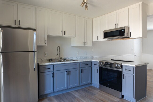 Building Photo - 1025 Crossing Brook Way