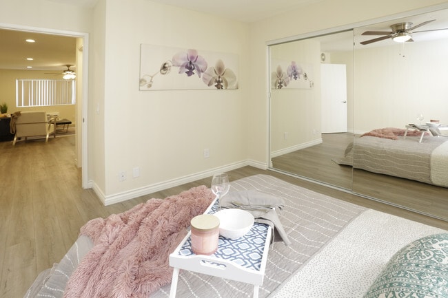 1BR-1BA - 550 SF