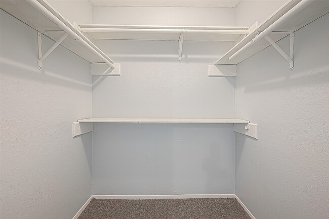 Building Photo - 9809 Richmond Ave Unit C8