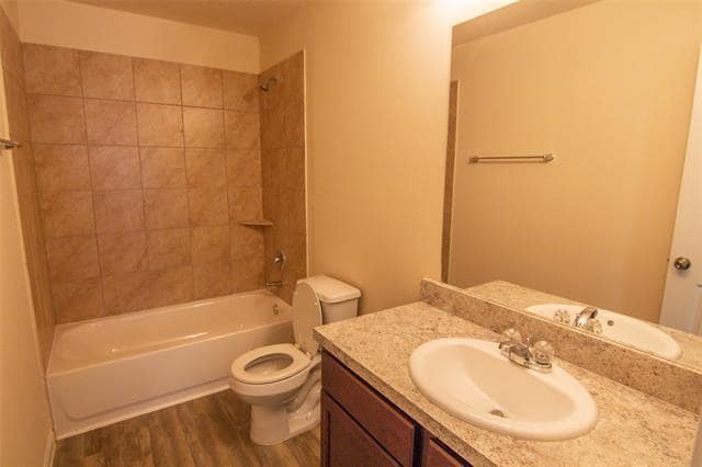 Photo - 1606 Mark Ln