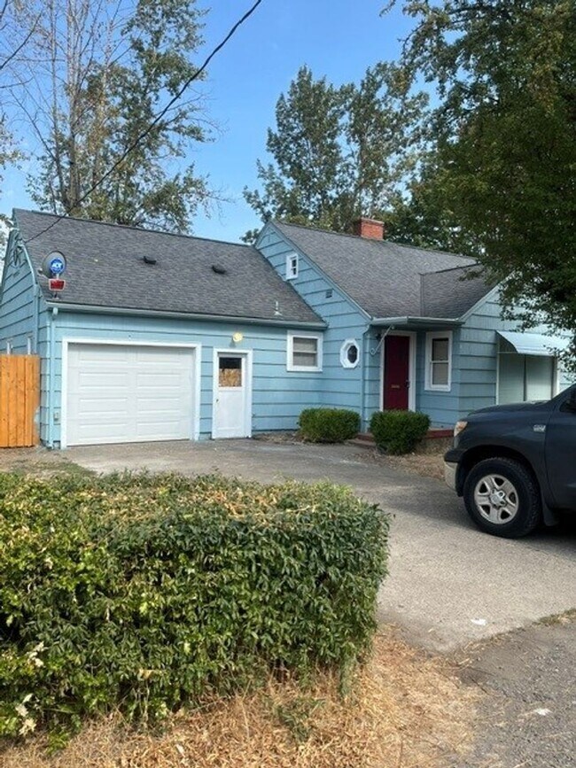 Photo - Spacious 3 bedroom home, available now!