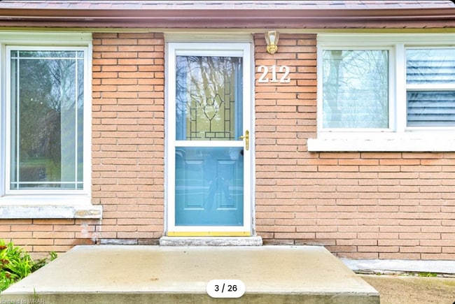 Photo - 212 Allen St E