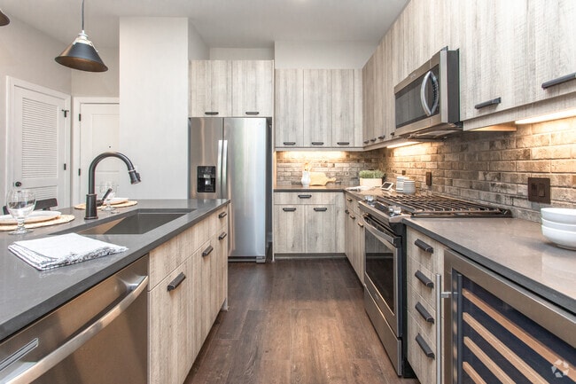 2BR, 2BA - 1122SF
