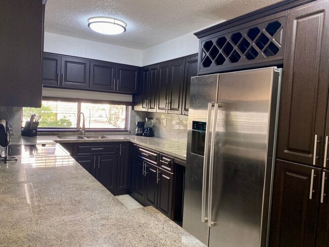 Photo - 17011 N Bay Rd Unidad 304