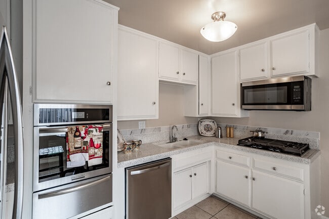 3BR, 2BA - 1188SF - Kitchen
