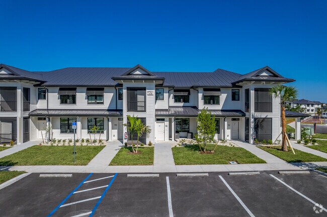 Photo - Waterfront On Hatchett Creek