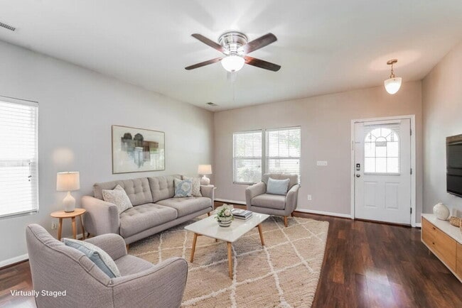 Photo - 1040 Joselynn Drive