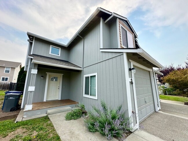 Photo - Updated Townhouse in Ellenbsurg Unidad A