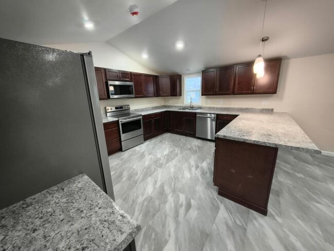 Building Photo - 1719 E 5th St