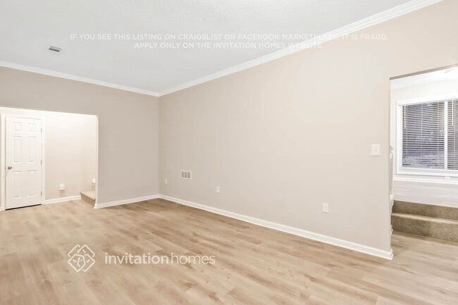 Photo - 3382 Saxony Way