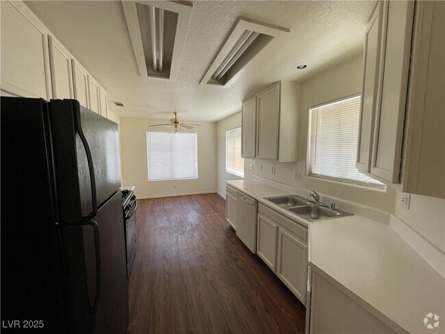 Building Photo - 1541 Linnbaker Ln Unit 201 Rental