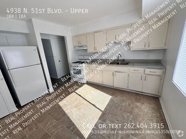 Building Photo - Spacious 3 Bedroom Upper-Make This Your Ne... Unit Upper Rental