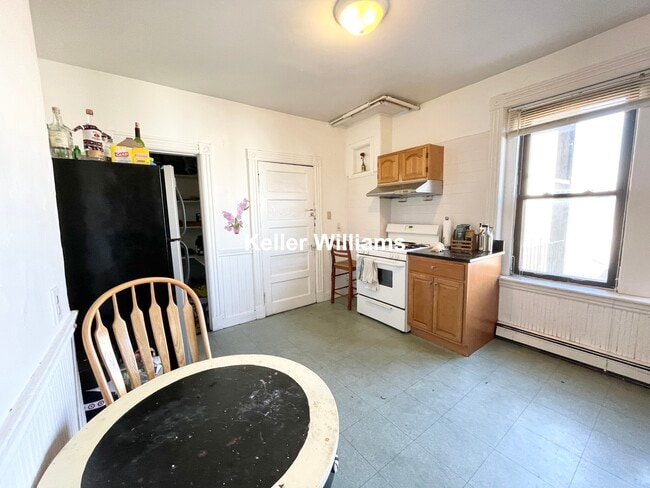 Photo - 60 Empire St