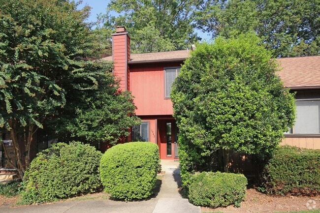 Building Photo - Pet Friendly Stonehenge Townhome With Base...