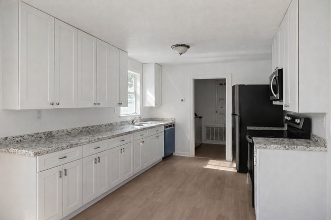 Photo - 640 Jasmine Rd