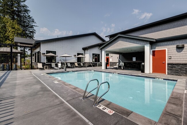 Outdoor Pool - Manor Way Rental