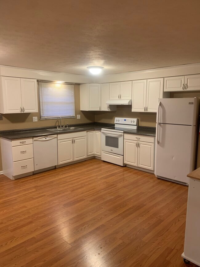 Photo - 1424 Town Hall Rd