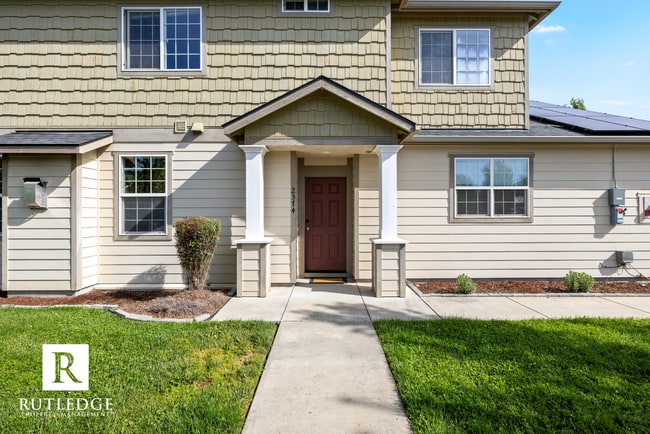 Building Photo - Southwest Medford / Near ROGUE X