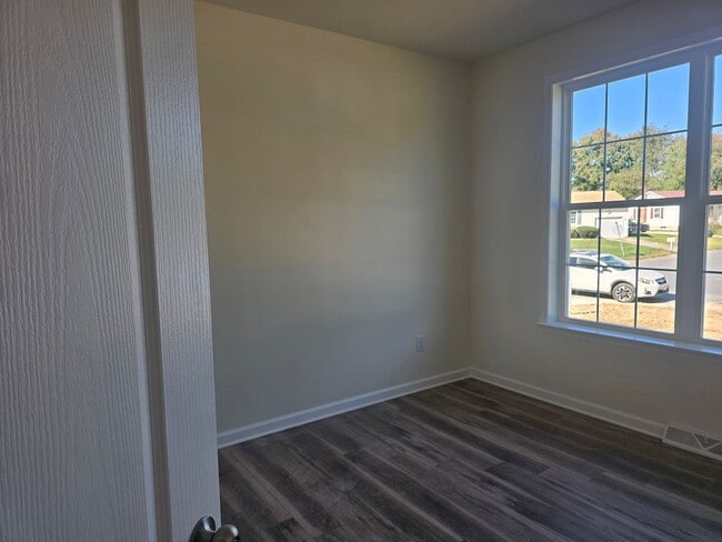 Photo - Brand New luxury home!