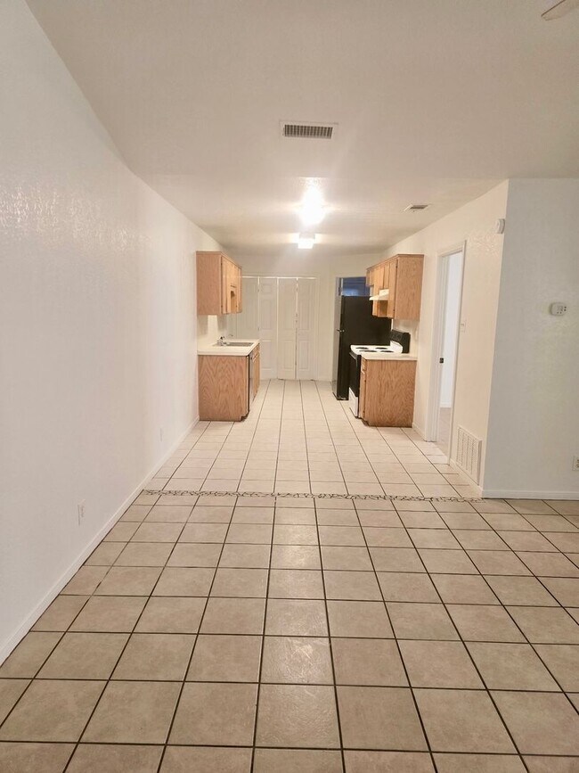 Photo - 1602 Van Zanten Dr Unit B