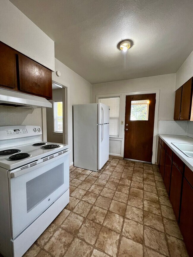 Photo - 1711 W Bell St