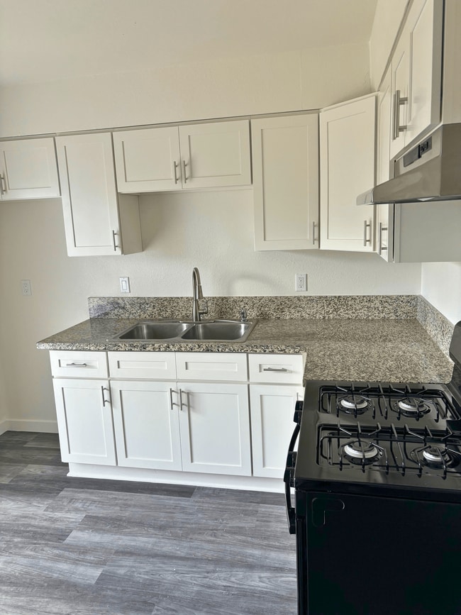 Building Photo - 210 S Newhope St.