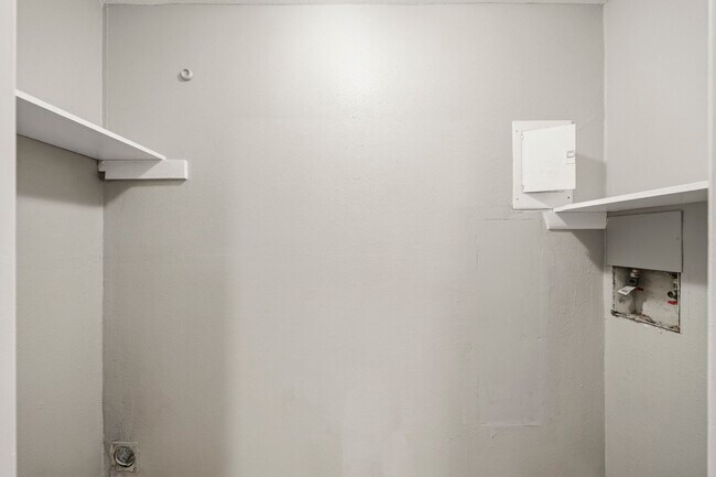 Photo - 4605 Orange Cir N