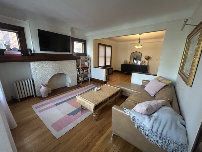 Living Room & Dinning Room - 997 Nottingham Rd Unit 997 Nottingham -1 South