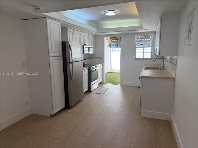 Photo - 1425 NE 56th St Unidad 3