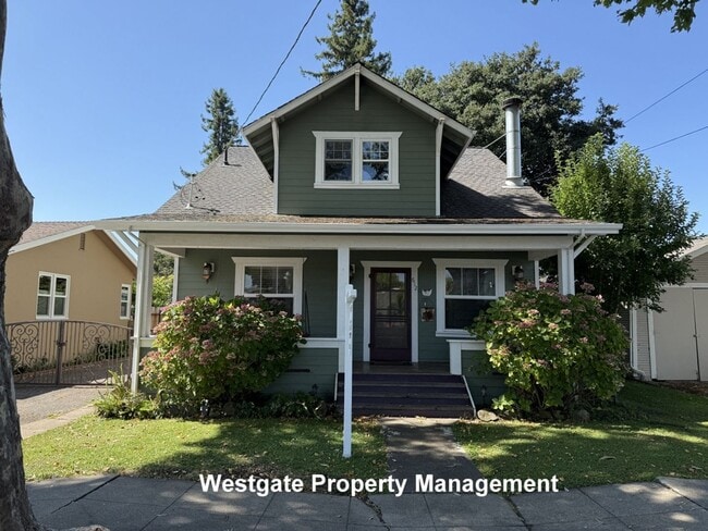 Building Photo - 612 4th St Rental