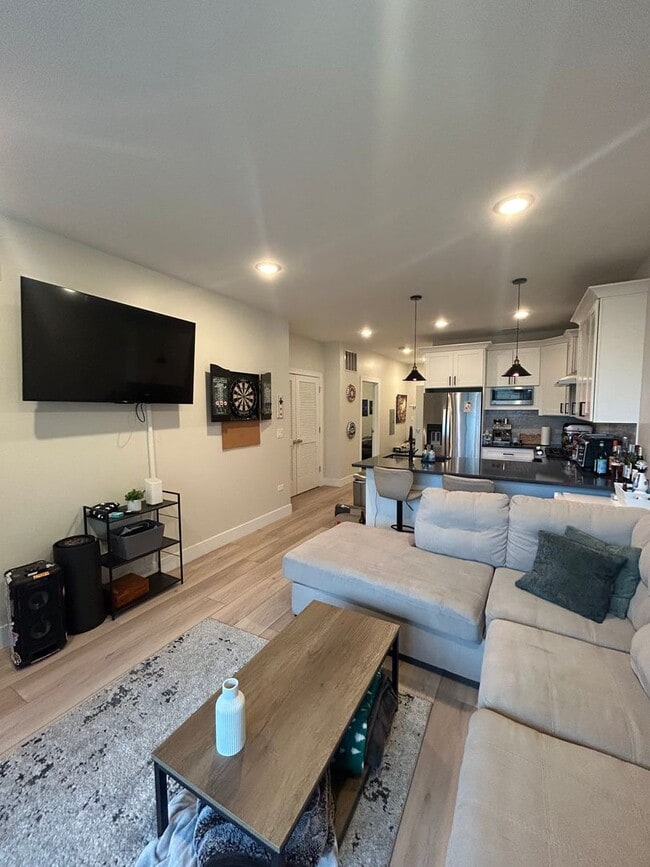 Photo - 1646 W Belmont Ave Unit #201