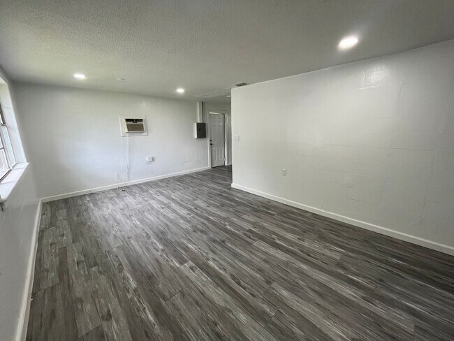 828 Floyd St NE Unit 828 Floyd Street NE Live Oak 32064