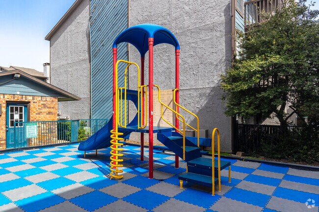 Área de juegos infantiles - Chapel Oaks Apartments