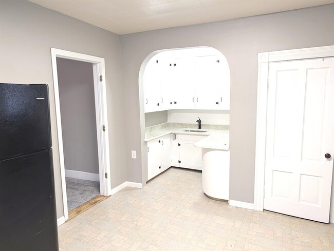 Photo - 685 Massabesic St Unit 2