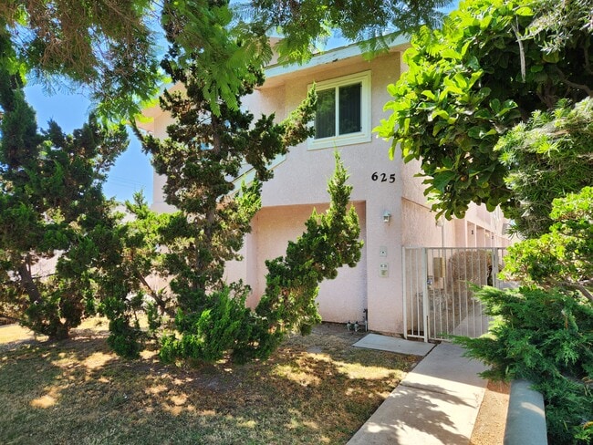 Gated Walk-in - 625 S Osage Ave Unit 2
