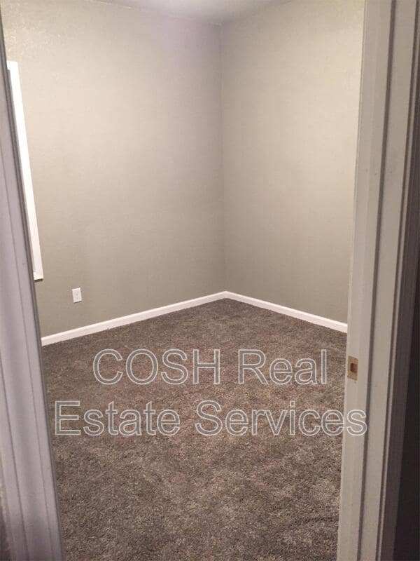 Photo - 1255 S Main St