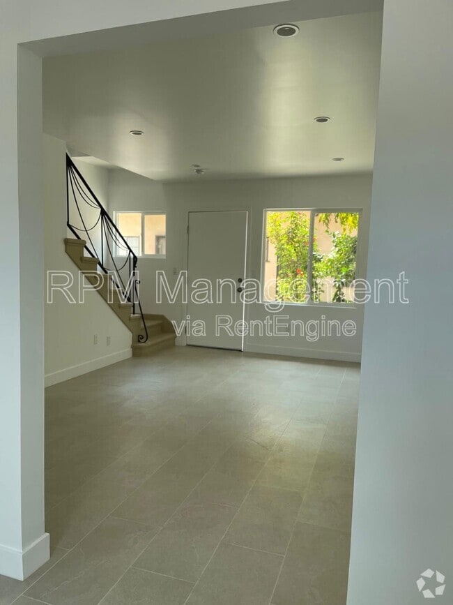 Building Photo - 14522 Gault St Unit C Rental